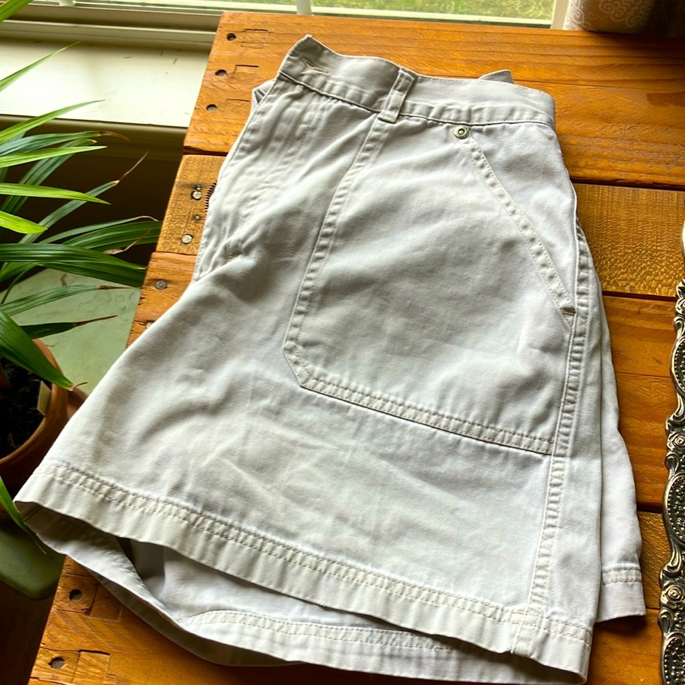 Vintage Gloria Vanderbilt circa 1990’s Cream Shorts 100% Cotton 4 Pockets